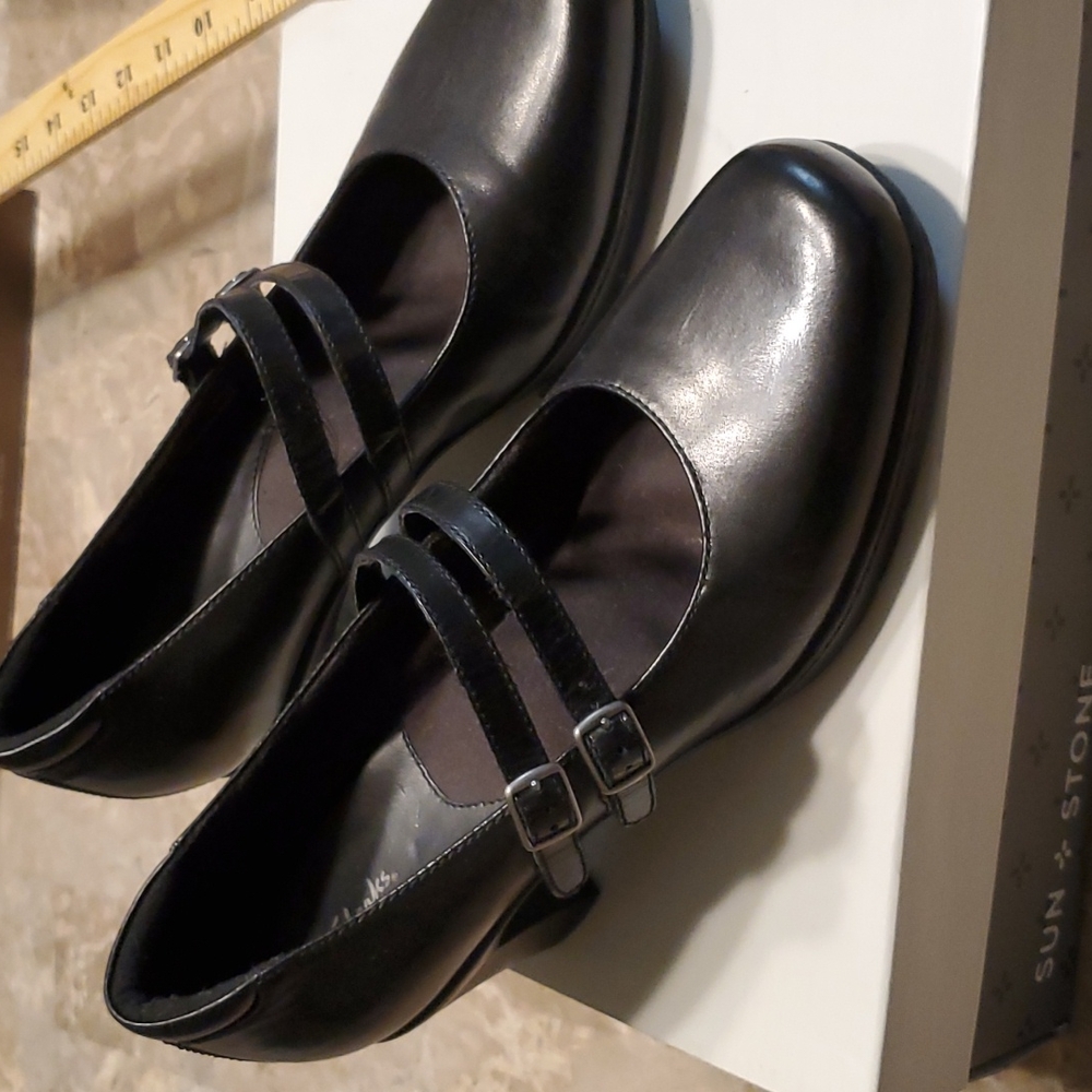 CLARKS black double strap Mary Jane's size 10 pumps